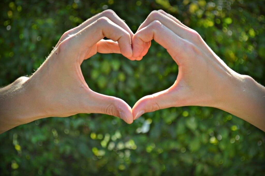 Manos con corazón