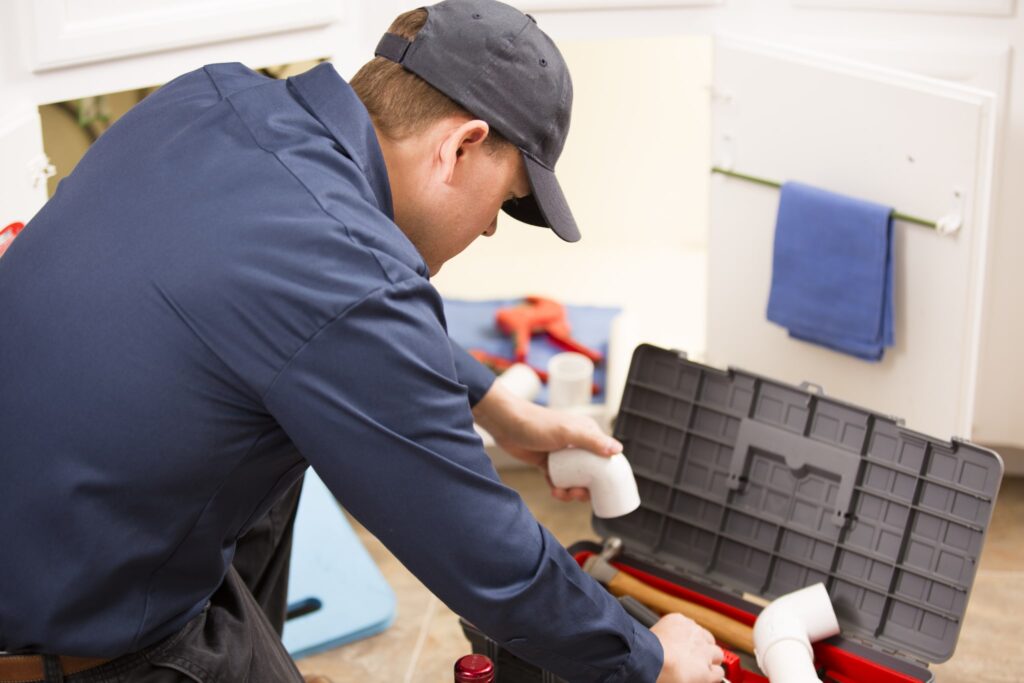 ¡Se ofrece capacitación gratuita en plomería! plomería