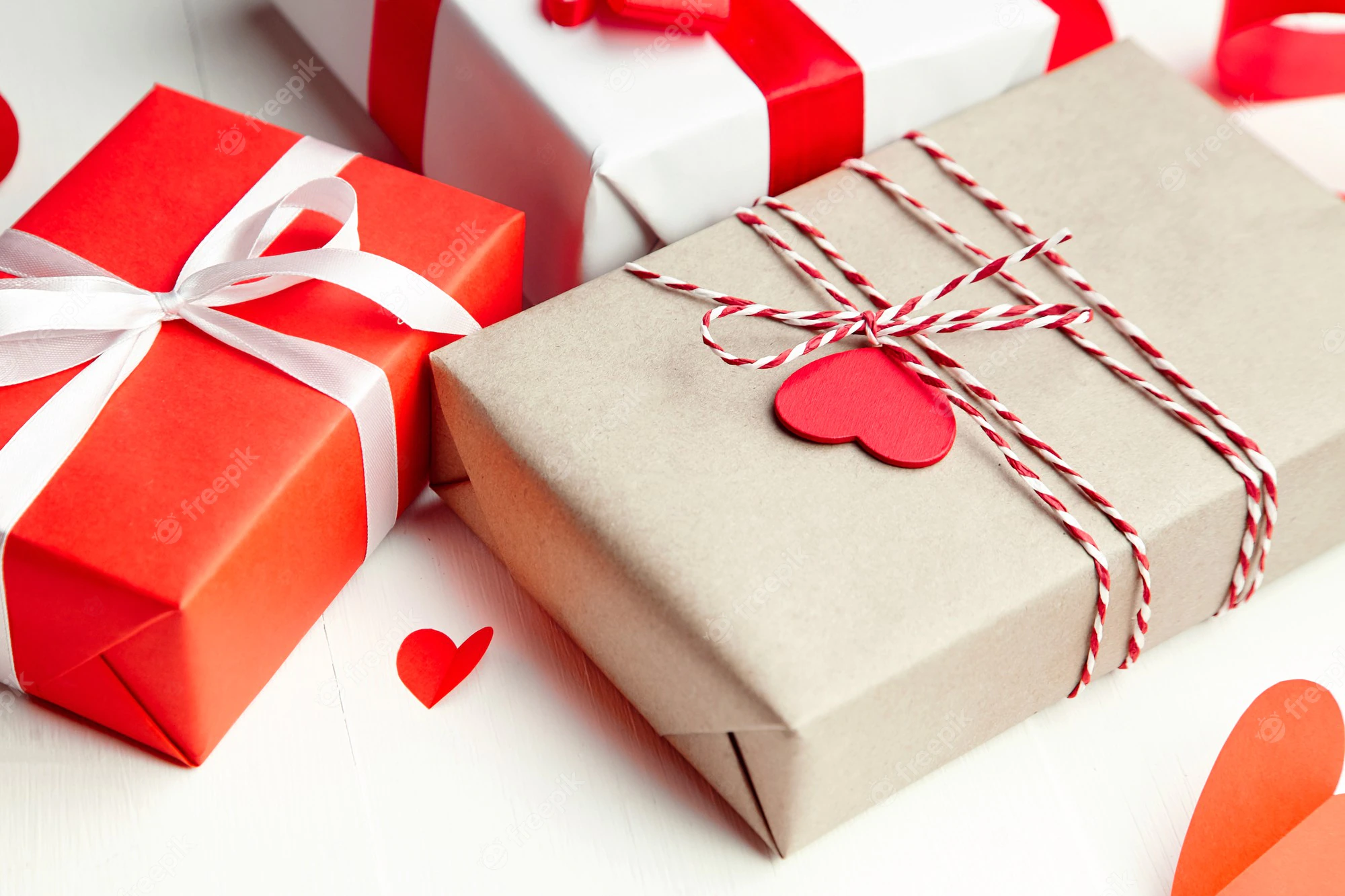 Caja para regalo san valentin  Hacer cajas de regalo, Cajas de regalo, Cajas  de regalo decoradas
