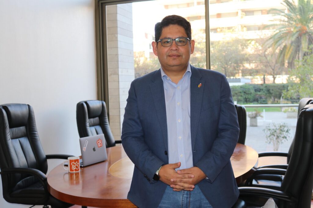 Cristian Bustos, Ceo de Beeok
