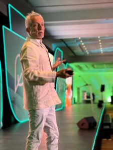Arq. Bernardo Gomez-Pimiennta Foro Owens Corning arquitectura sustentable
