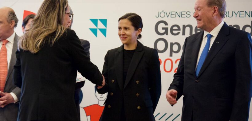 Jóvenes Construyendo el futuro cortesía del programa
