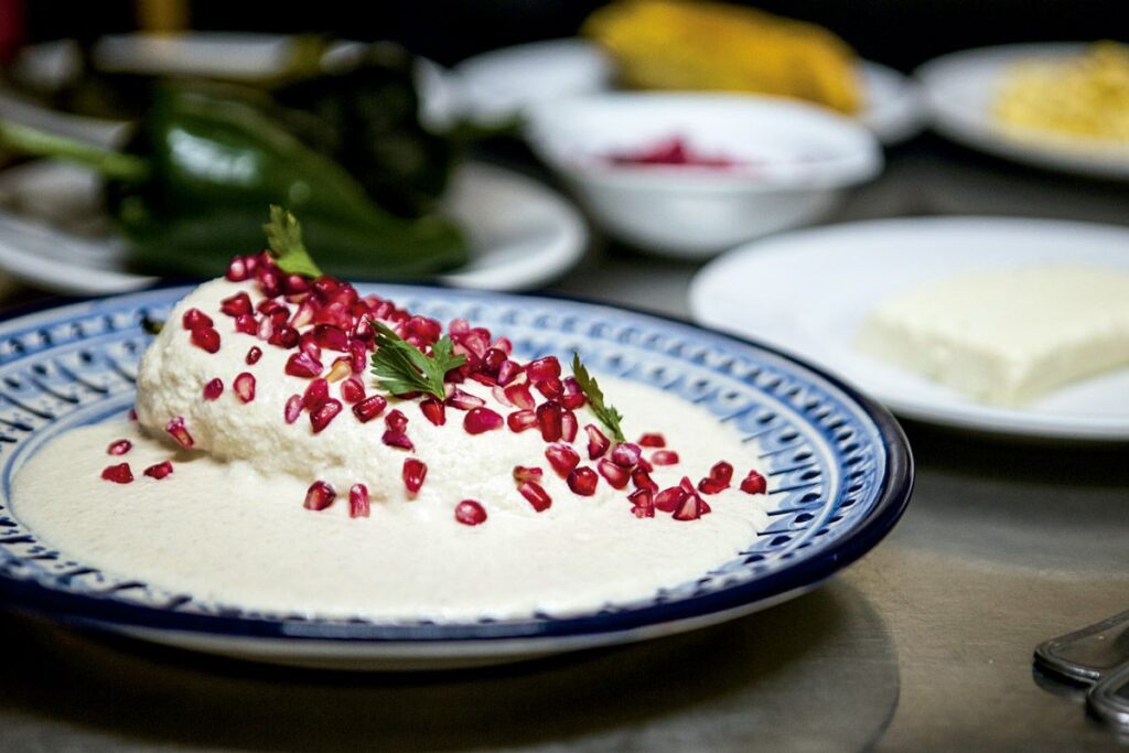 Chiles en nogada