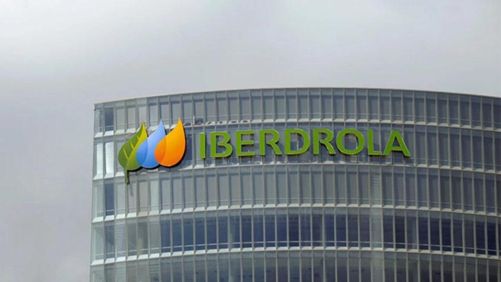 La compañía eléctrica española Iberdrola podría salir de México si los reportes de que busca vender sus 15 plantas resulta ser cierto.