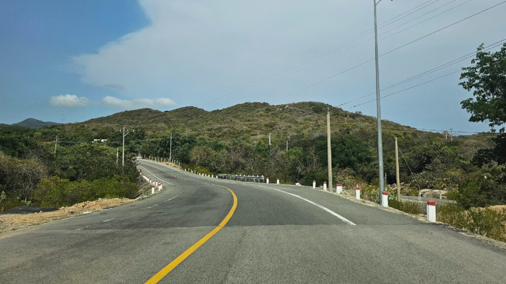 La iniciativa busca que toda infraestructura carretera en México cumpla principios de sustentabilidad ambiental y supervisión de Semarnat.