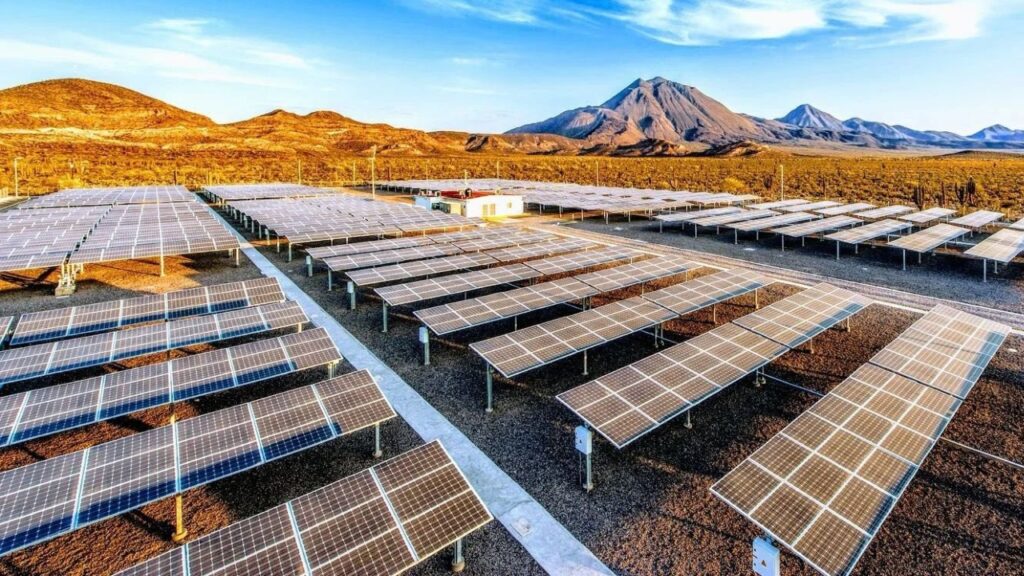 El Plan 2025-2030 de la CFE contempla modernizar la red de transmisión y distribución para absorber más energías renovables.