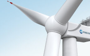 China instaló en Hainan la turbina eólica marina más grande del mundo, capaz de abastecer electricidad a 96 mil hogares cada año.