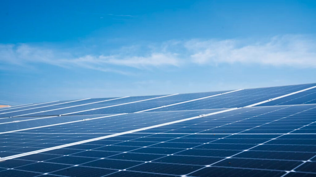 China seguirá liderando la industria solar mundial hasta 2030, pese a las políticas europeas para reconstruir su cadena fotovoltaica.