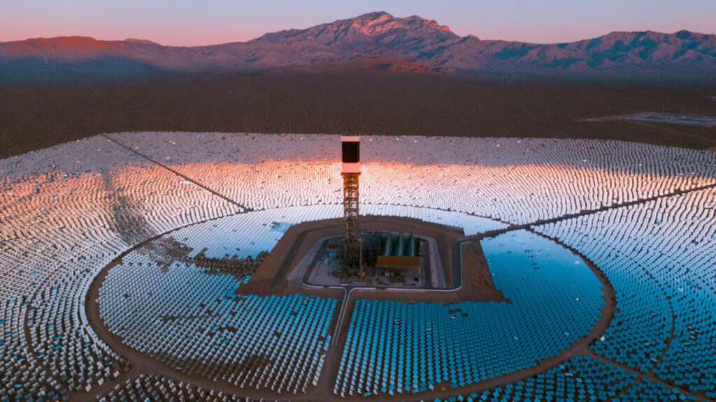 México construirá sus primeras centrales termosolares en Baja California Sur con inversión de 800 mdd, beneficiando a hasta 200 mil hogares.