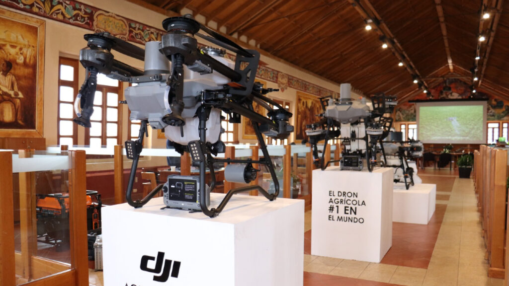 Los drones agrícolas en México optimizan la producción, reducen el uso de recursos y minimizan el impacto ambiental.