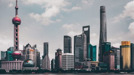 China lanzó un catálogo de financiamiento verde que entrará en vigor en octubre, para canalizar inversiones hacia proyectos sostenibles.