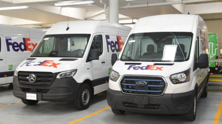 FedEx incorpora 72 vehículos eléctricos en México como parte de su meta de operar una flota 100% eléctrica hacia 2040.