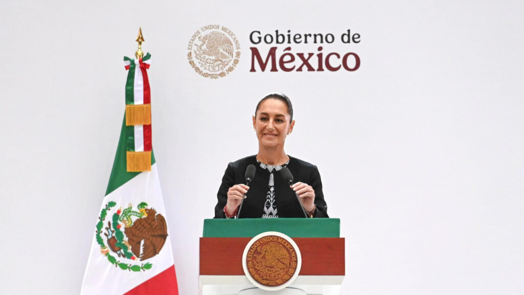 Claudia Sheinbaum destacó en su Primer Informe la reducción de homicidios en 25%, apoyo a 32 millones de familias y crecimiento económico.