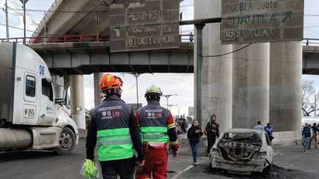 La explosión de una pipa de gas en Iztapalapa provocó la suspensión del Metro, Trolebús y Cablebús en la zona.