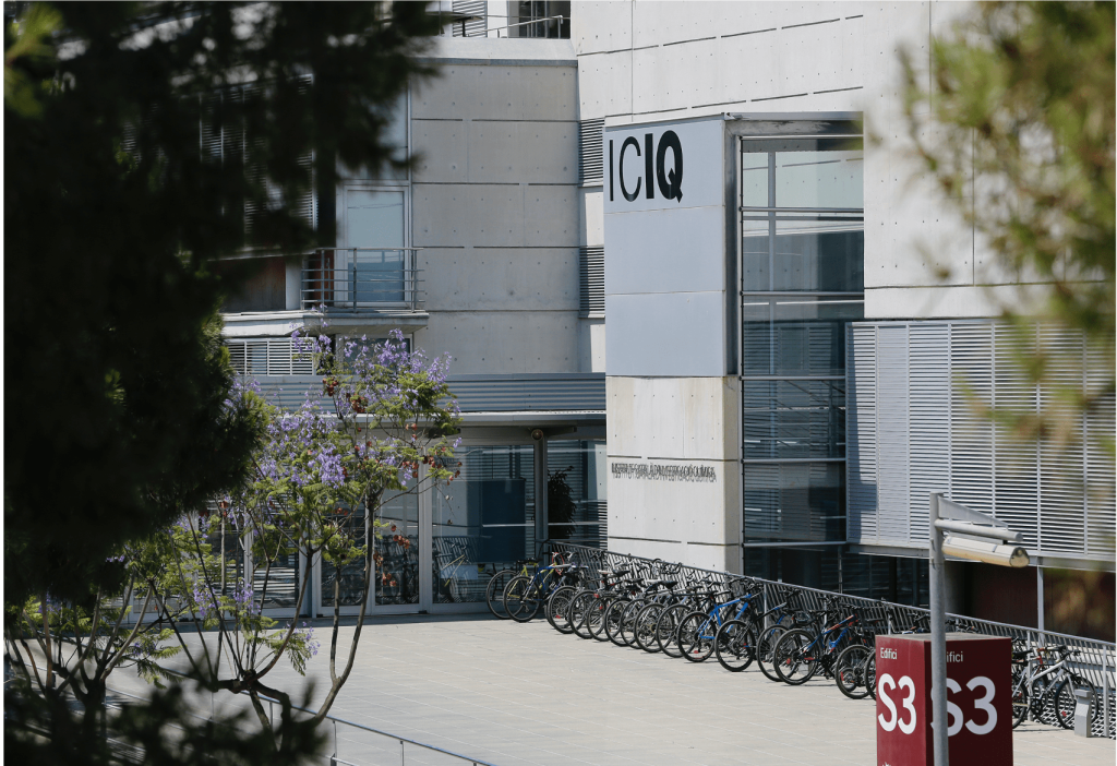 ICIQ en expoquimia: puente entre investigación e industria sostenible