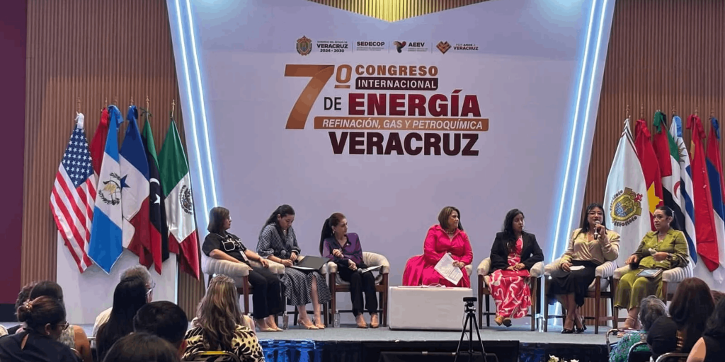 Mujeres y equidad marcan cierre del congreso energético en Veracruz